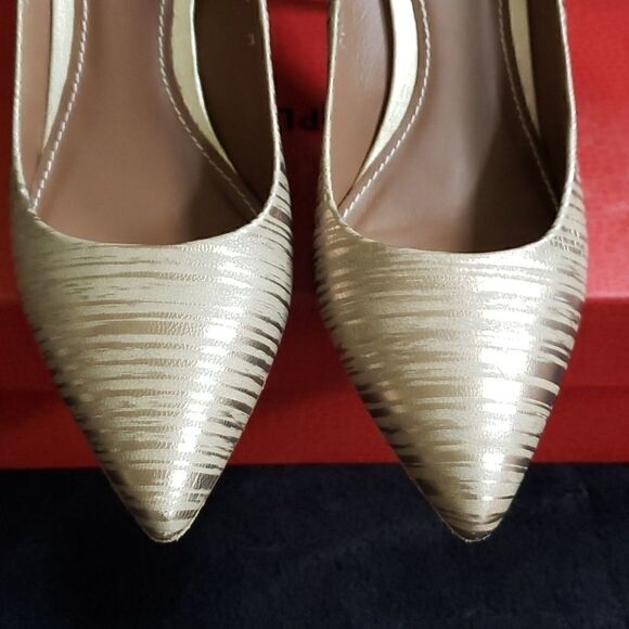 DONALD J. PLINER PRESLI-R7 PLATINO METALLIC SHOES - Picture 5 of 16